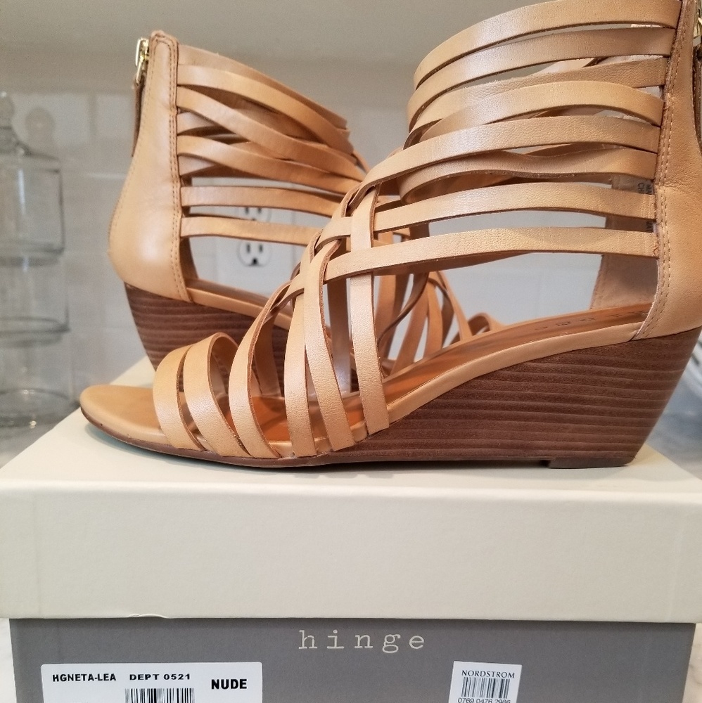 Hinge "Lea" sandals in Nude size 7.5
